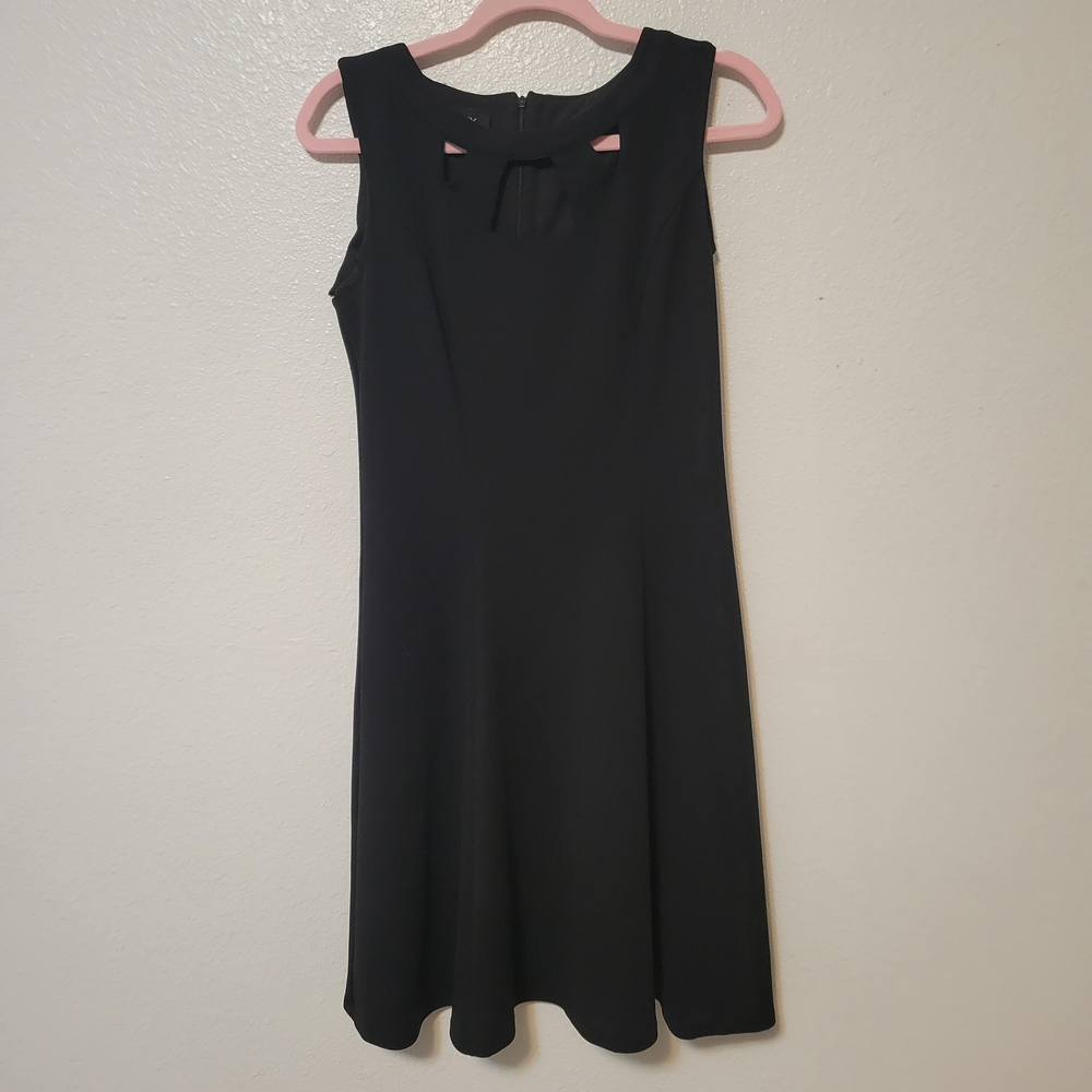 Alyx Black Sleeveless Midi Dress with Keyhole Detail